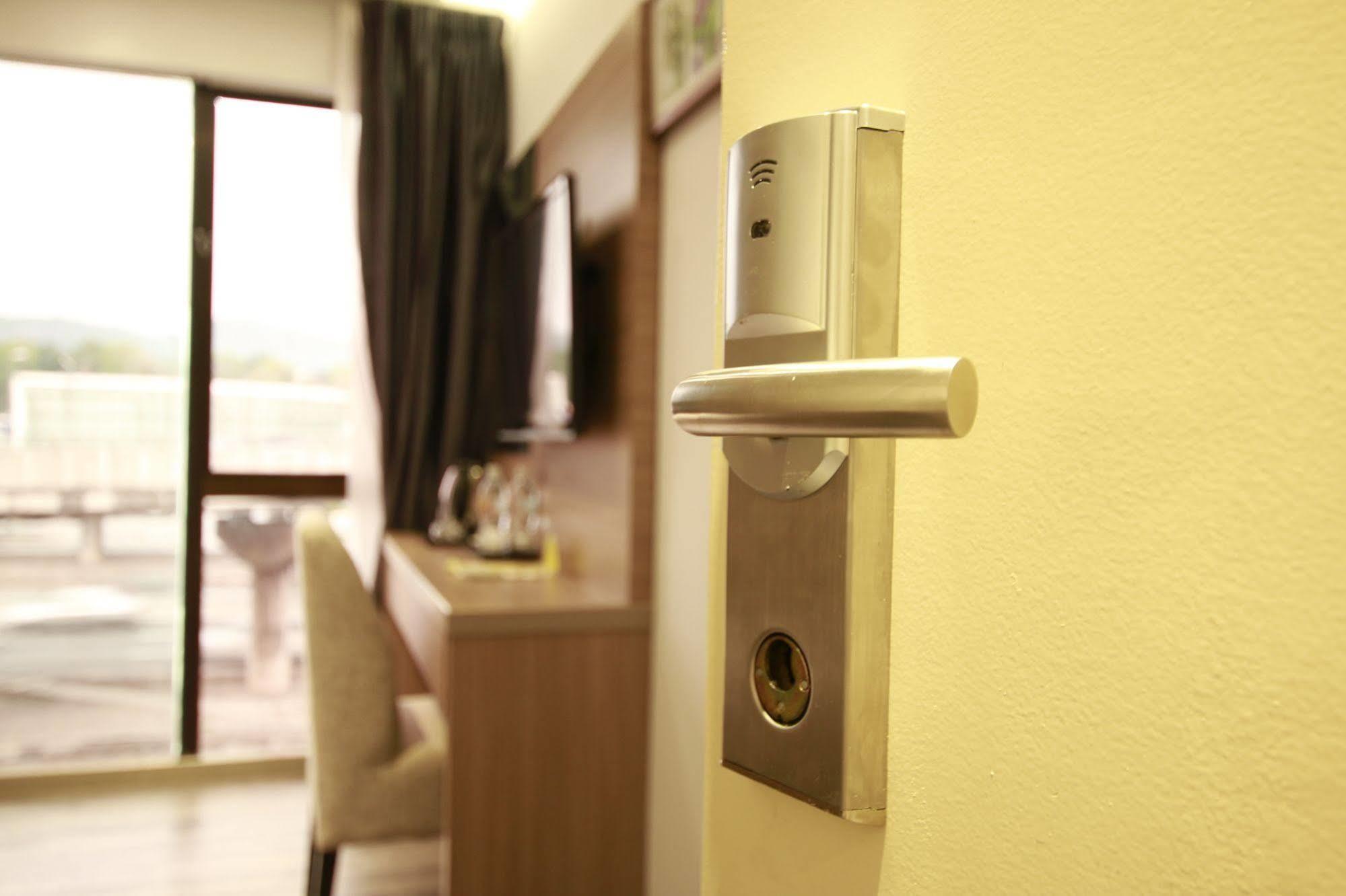 Hotel 99 Pusat Bandar Puchong Eksteriør billede